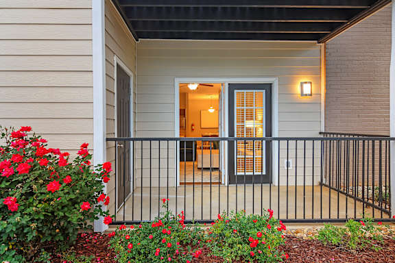 Patio at Highpointe Apartment Homes, Brandon, MS, 39042