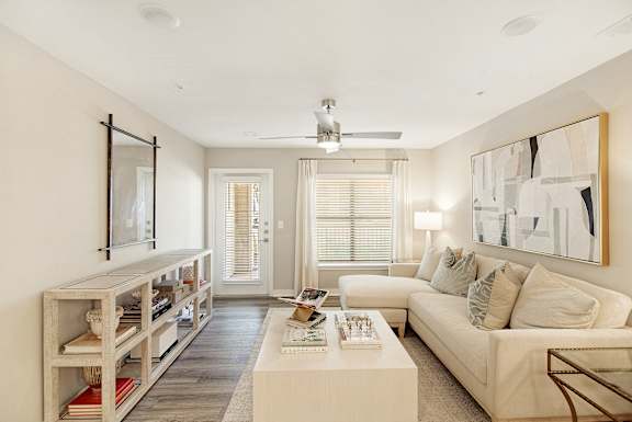 Living Room at The Azul Apartment Homes, Oxford, MS, 38655