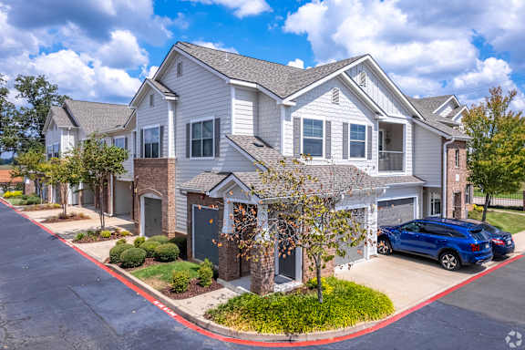 a patio with umbrellas and a brick walkway  at Kingston Crossing Apartment Homes, Bossier City, Louisiana