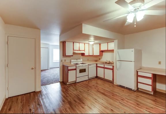 Hardwood Flooring and Ceiling Fan at Arbor Pointe Townhomes, 49037