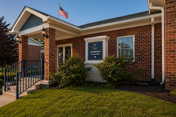 A brick building with a sign that says "Clubhouse" on it.