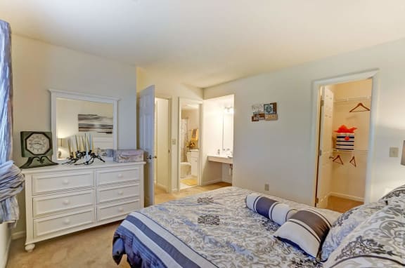 Spacious Bedroom With Closet at Tall Timber Apartments, Ohio, 45241
