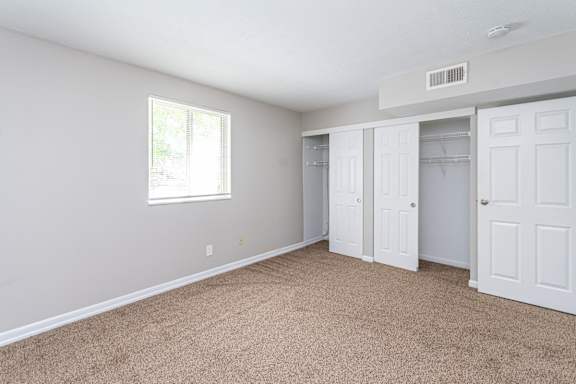 Spacious bedroom with closets at Trails at Mariemont, Cincinnati