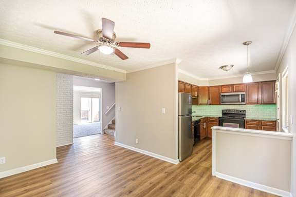 Kitchen with modern appliances and stove top oven at Trails at Mariemont, Cincinnati
