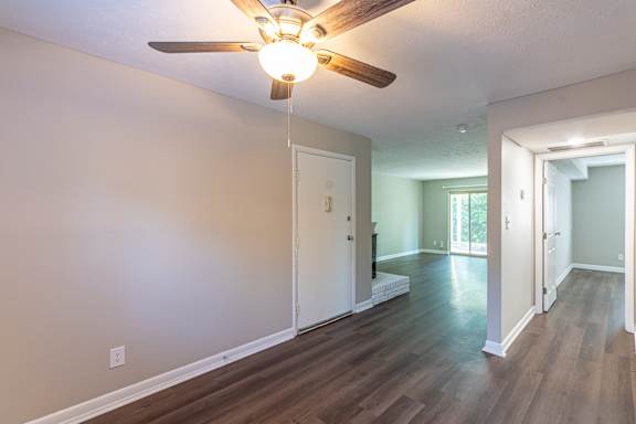 Dining room with ceiling fan at Trails at Mariemont, Cincinnati, OH, 45227
