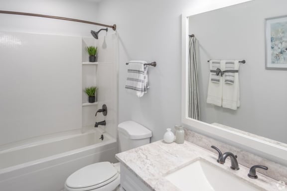 Bathroom With Bathtub at Galbraith Pointe Apartments and Townhomes*, Cincinnati