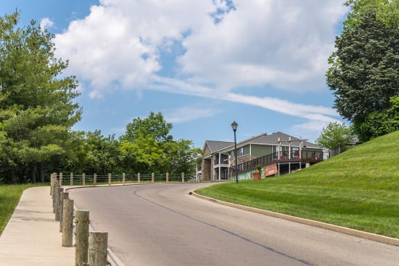 Exterior Landscape at Hilltop Apartments, Ohio