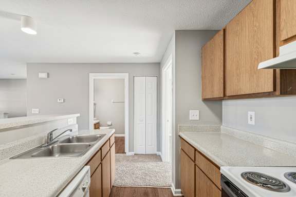 A kitchen with white room at Waterfront Pointe, Indianapolis, IN 46214