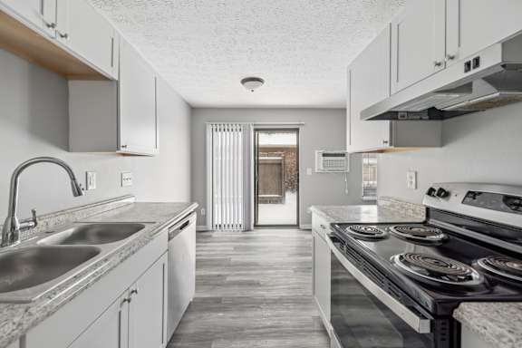 kitchen with steel sink at Timbercreek Apts, Columbus, OH 43207