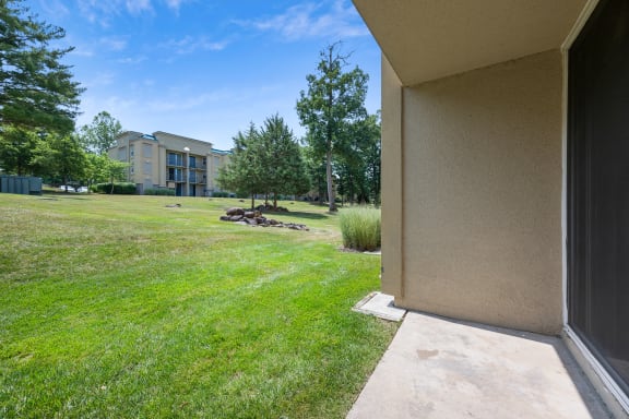 the preserve at ballantyne commons yard and building with grass and trees