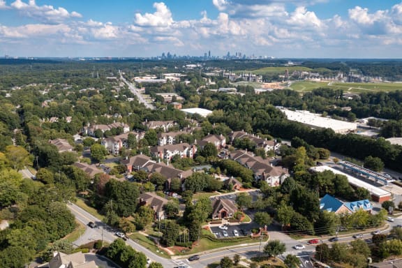 Aerial view of Windsor Vinings Apartments' neighborhood in Atlanta