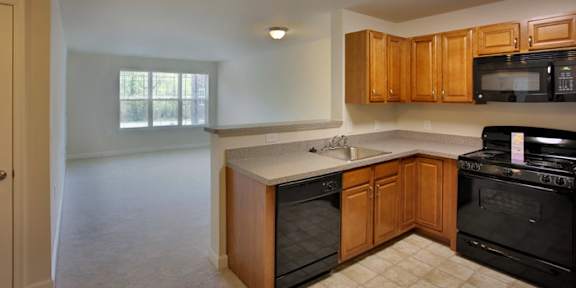 Kitchen with Microwave at Perryman Station Apartments, Aberdeen, MD, 21001