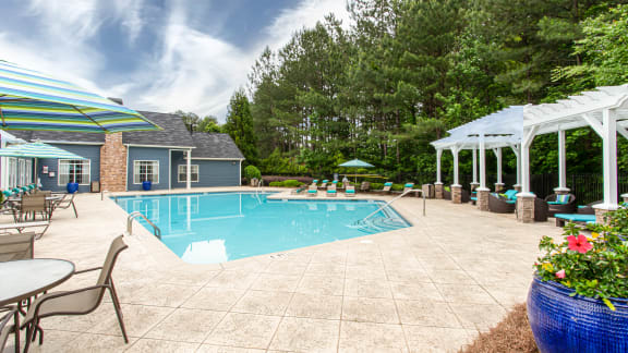 swimming pool at Brodick Hill Apartments Lithia Springs
