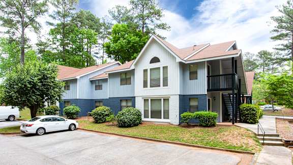 Two story building with landscaped front lawn at Salem Glen Apartments, Conyers, Georgia