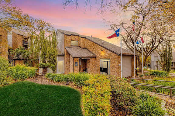 Large Courtyard at Montecito, Austin, Texas