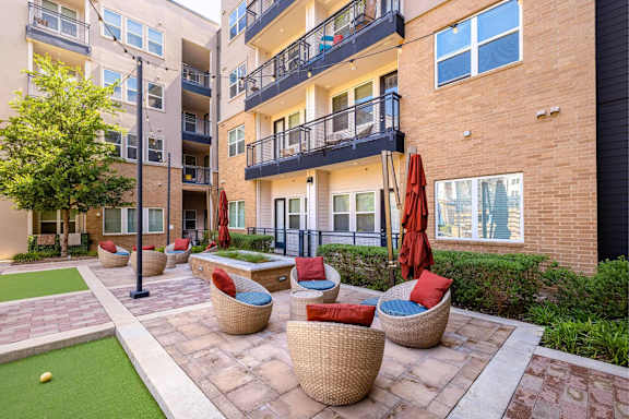 Courtyard Patio at Bridge at Henley, Austin
