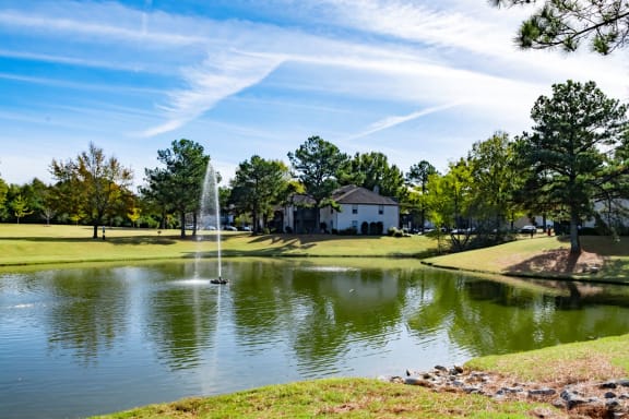 Community pond Addison at Collierville Apartments in Collierville TN 38017