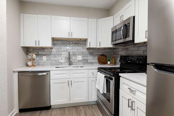 kitchen with stainless steel appliances at Dunwoody Glen, Georgia ,30360