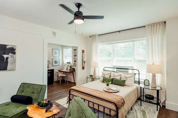 Bedroom With Ceiling Fan at Parkview Apartments, Memphis, TN, 38104