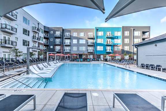 large outdoor swimming pool at Highland Row Apartments, Memphis, 38111