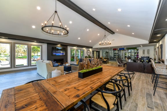 Business Centerat Pointe Royal Townhome Apartments, Overland Park, KS 66213