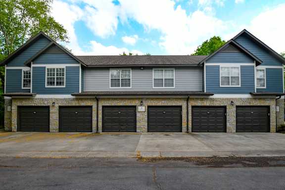 Garages Available at Sandstone Creek, Kansas