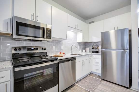 Equipped Kitchen at The Waters at Chenal Apartments, Arkansas