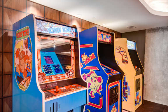 A row of arcade games including one called "Crazy Climber".