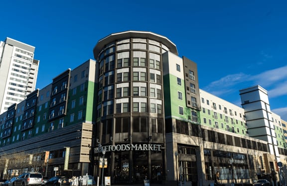 Close to shopping, restaurants, gyms and more