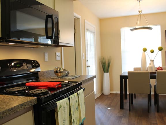 Newly renovated kitchen with upgraded appliances at Park Laureate  Apartments in Jeffersontown, Louisville, KY 40220