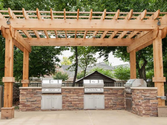 Outdoor Grilling Station at Riverset Apartments, Tennessee
