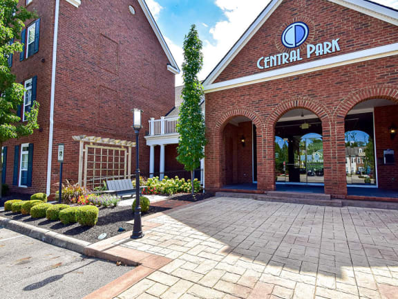 Front entrance of Central Park Apartments in Worthington, Columbus, OH