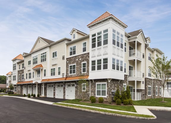 Building at Hillside Club Apartments, Livingston, New Jersey