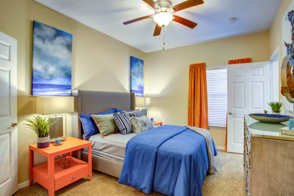 Large Comfortable Bedrooms With Closet at Pavilions at Northshore Apartment Homes, Portland, 78374