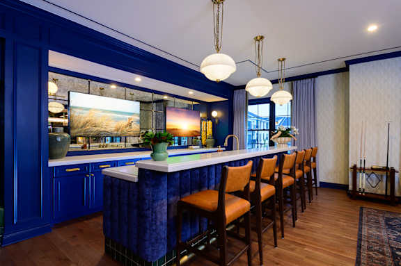 Clubhouse Lounge with Wet Bar and Activities