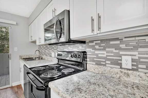 A Kitchen With Black Stove Top Oven at Avondale Place Apartments, Georgia, 30002