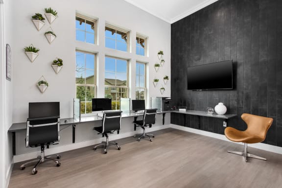 24-Hour Business Center with Computers and Wireless Printing