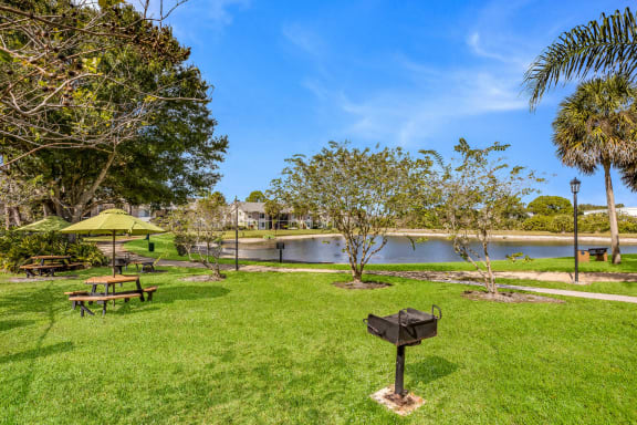 Lakeside Picnic Tables at Lakeside Glen Apartments, Melbourne, 32904