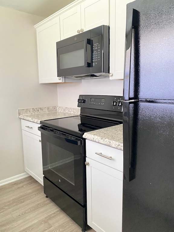 Black and white appliances at Imperial Gardens Apartments, Florida
