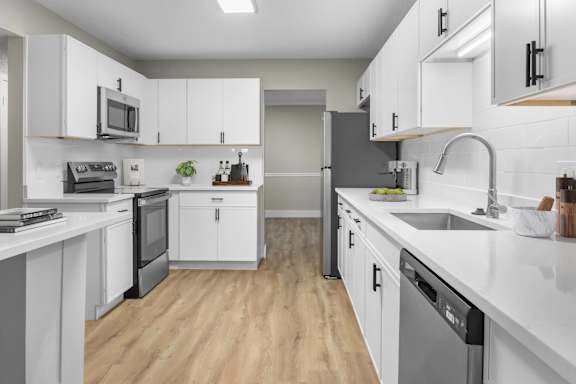 Spacious Kitchen at Riverchase Landing Apartments in Hoover, AL