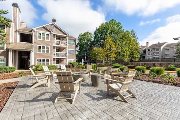 Courtyard Firepit Patio at The Courts at Fair Oaks Apartments in Fairfax, VA
