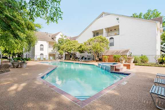 Swimming Pool at Crosswinds Apartments in Pearl, MS