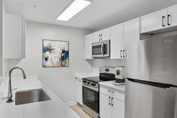 Modern Kitchen at Grand at Pearl Apartments in Pearl, MS