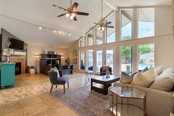 Clubhouse at Lakeshore Landing Apartments in Ridgeland, MS