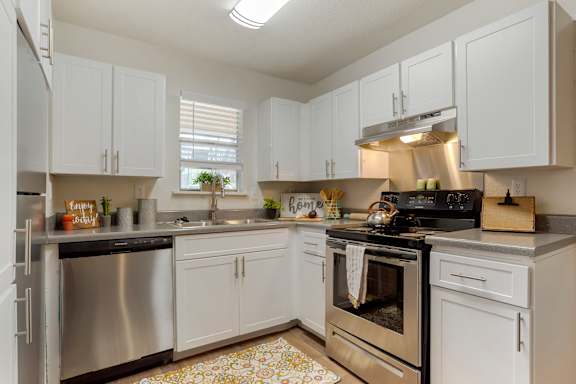 Spacious Kitchen at Lakeshore Landing Apartments in Ridgeland, MS
