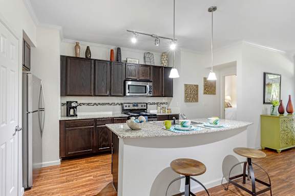 Luxurious Kitchen at Mansfield on the Green Apartments in Mansfield, TX