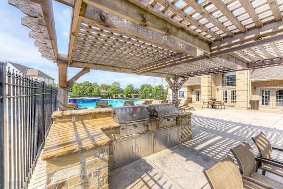 Grilling Area at North Creek Apartments in Southaven, MS
