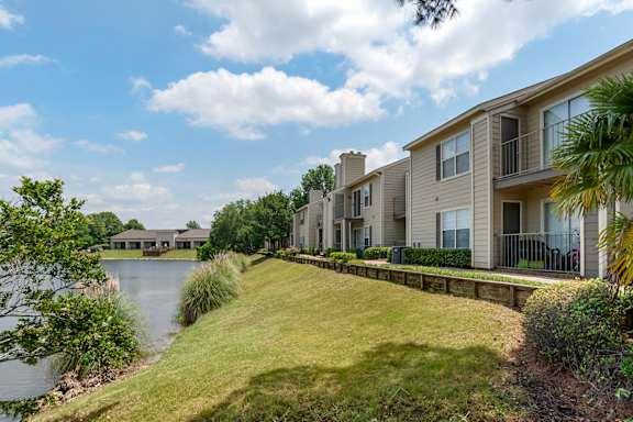 Exterior Photo of Reflection Pointe Apartments in Flowood, MS