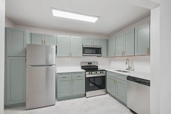 Fully Equipped Kitchen at Atlantic Pointe Apartments, Atlantic Highlands, 07716