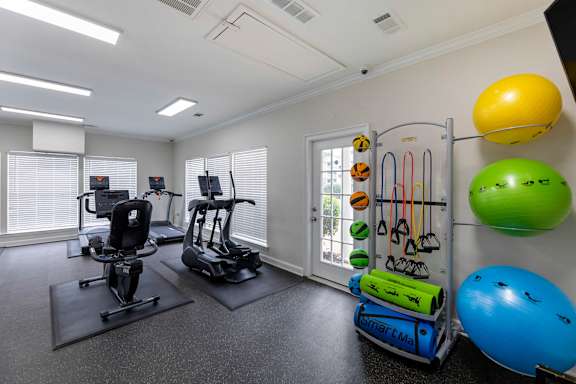 Fitness Center at Southaven Pointe Apartments in Southaven, MS